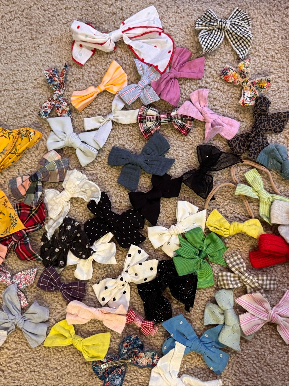 HUGE lot of Little Poppy Co baby/toddler/kid hair bows (look at all photos)